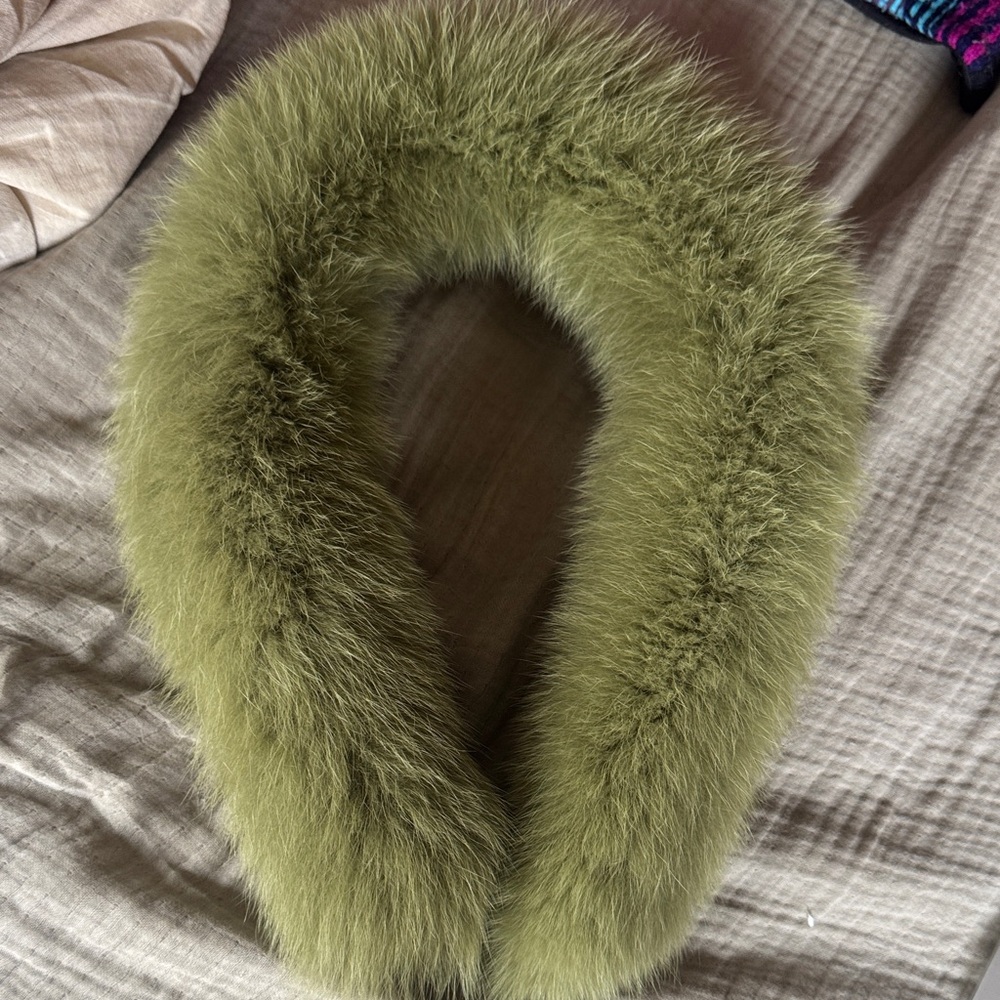 100% real Fox Plush Green Fur Collar